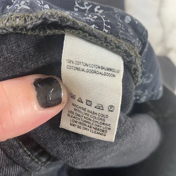 We The Free Mid Rise Straight Jeans Women Size 26 Black Frayed Raw Hem Dark Wash - Picture 11 of 11